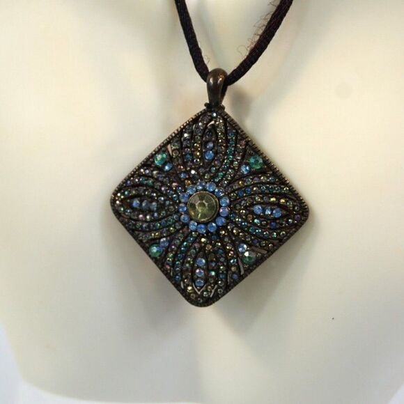 Vintage Laila Rowe Marked Beaded Pendant String Choker Necklace - Picture 1 of 7